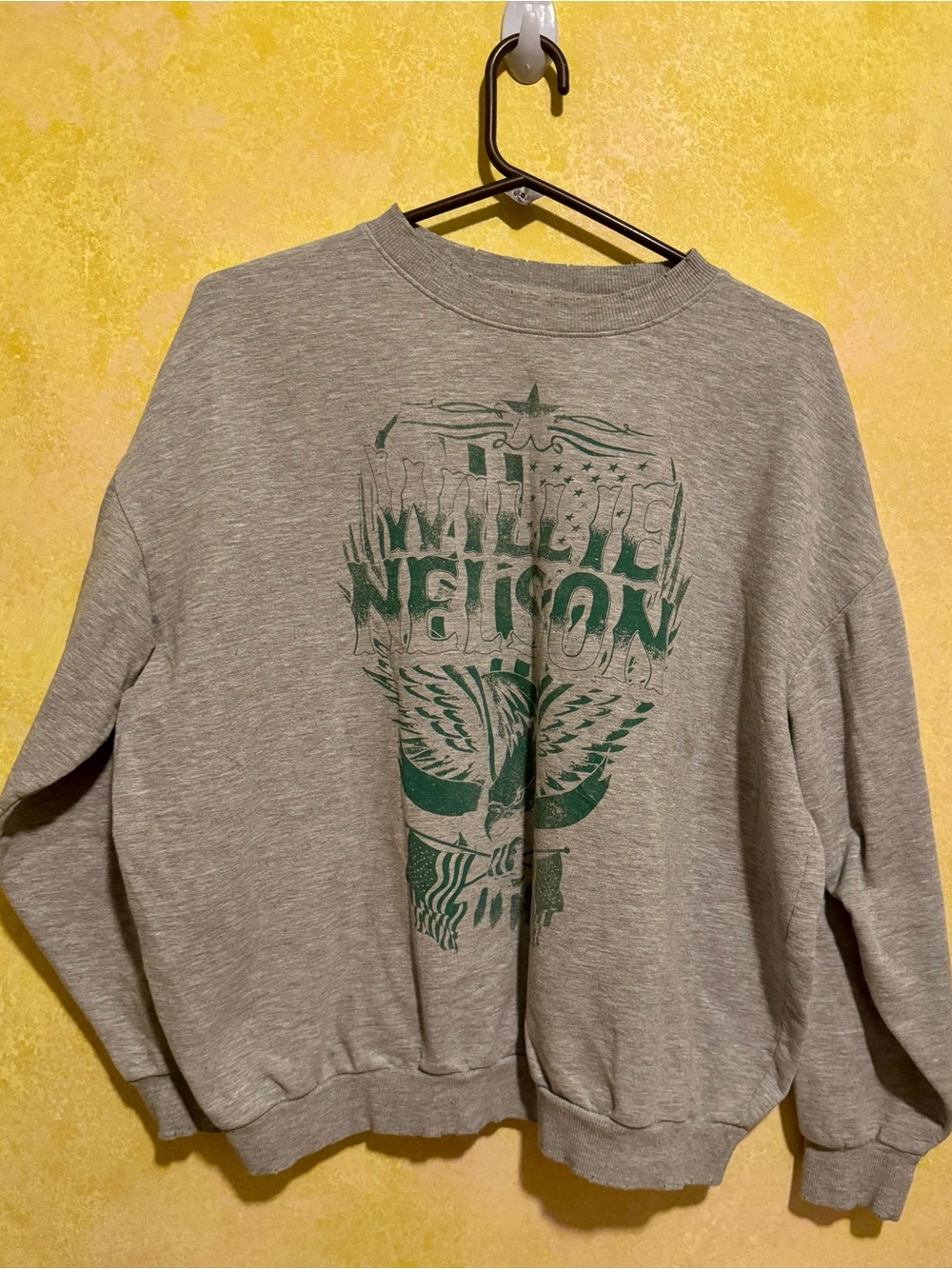 Thrashed Gray Graphic Sweatshirt with Green Print Willie Nelson XL